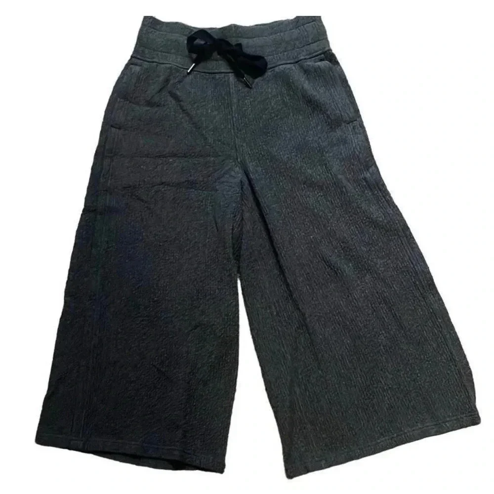 Lululemon Women's Size 4 Heathered Dark Gray Retreat Yourself Crop Pants